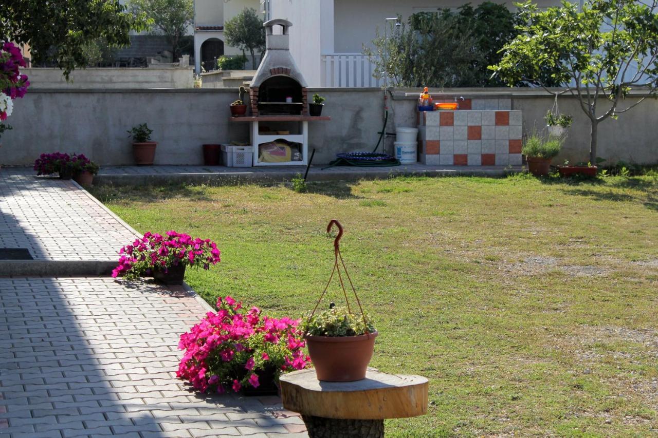 Apartments With A Parking Space Seline, Paklenica - 6603 Starigrad Paklenica Bagian luar foto