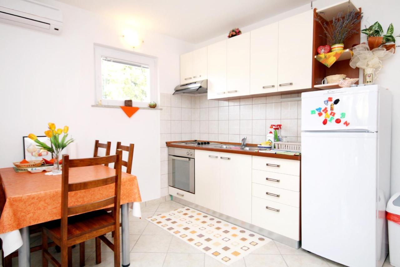 Apartments With A Parking Space Seline, Paklenica - 6603 Starigrad Paklenica Bagian luar foto