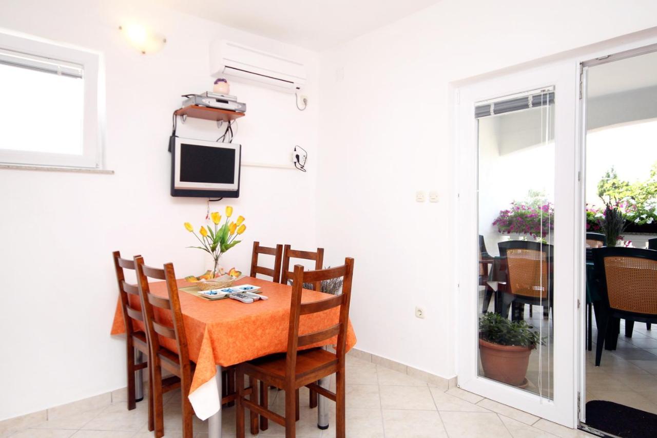 Apartments With A Parking Space Seline, Paklenica - 6603 Starigrad Paklenica Bagian luar foto