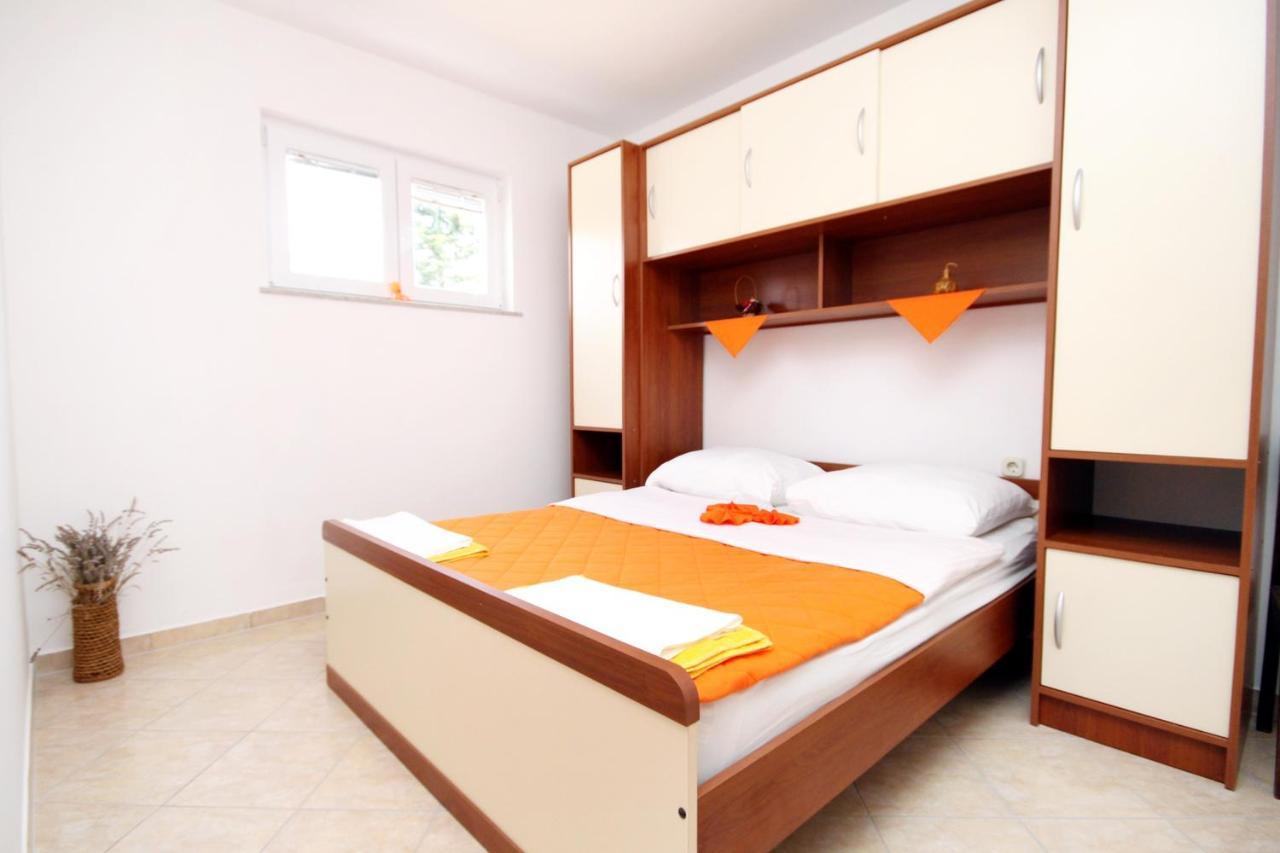 Apartments With A Parking Space Seline, Paklenica - 6603 Starigrad Paklenica Bagian luar foto